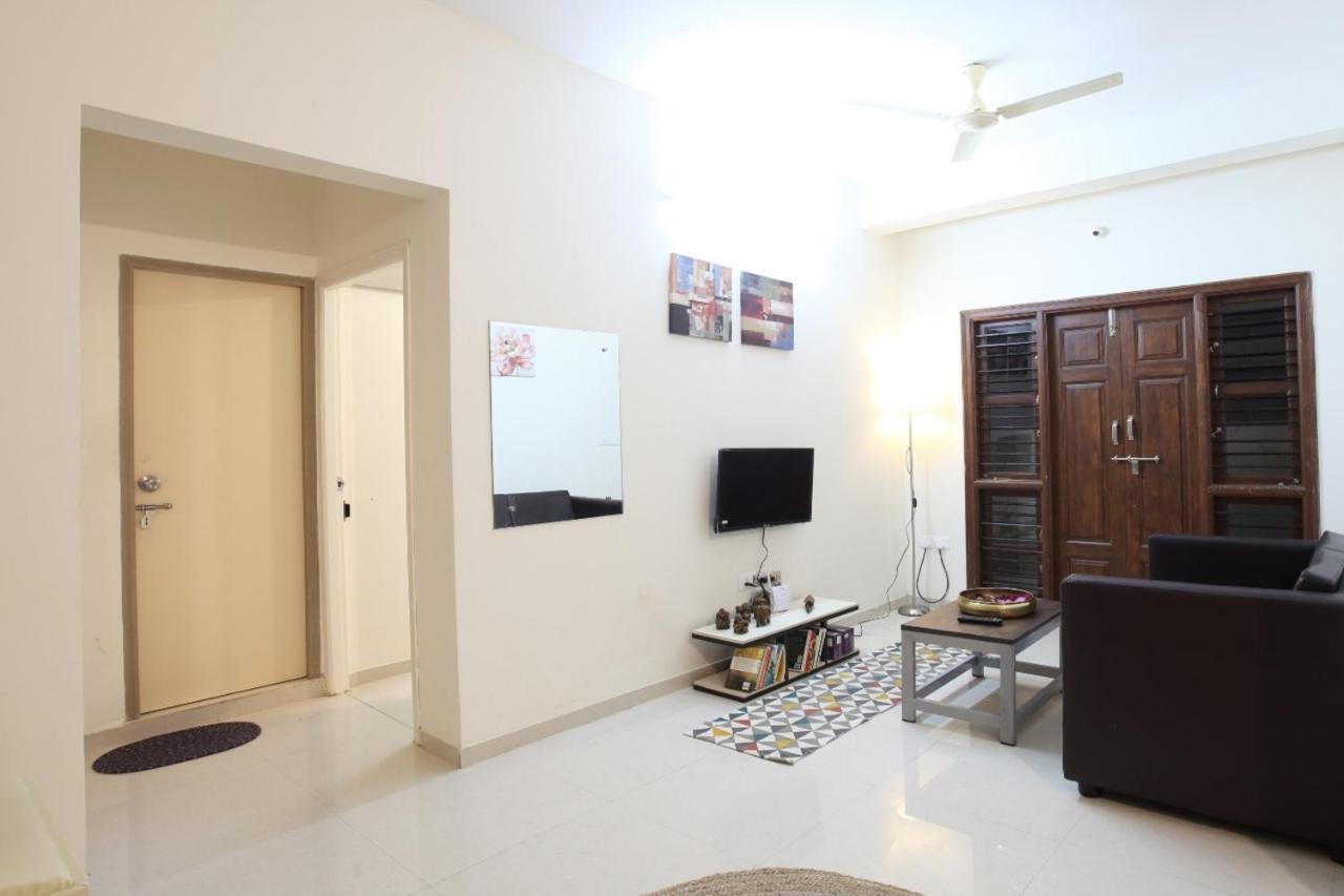 Qualtems Guest House-With Ac Options バンガロール エクステリア 写真